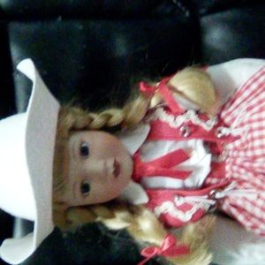 ROYALTON COLLECTION PORCELAIN DOLL